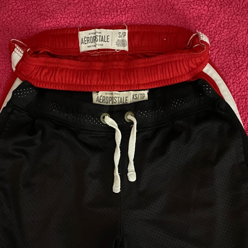 Aeropostale men’s Dual-Tone Shorts in Red and Black